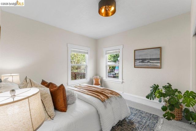 1072 57Th St, Oakland, CA 94608