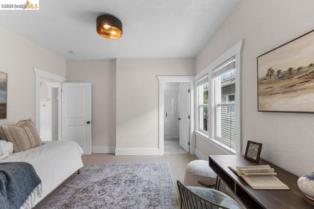 1072 57Th St, Oakland, CA 94608