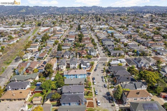 1072 57Th St, Oakland, CA 94608