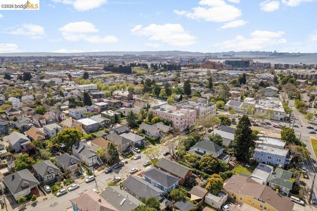 1072 57Th St, Oakland, CA 94608