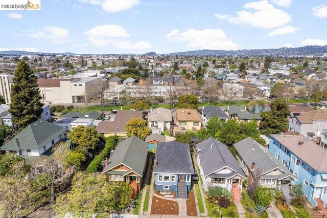 1072 57Th St, Oakland, CA 94608