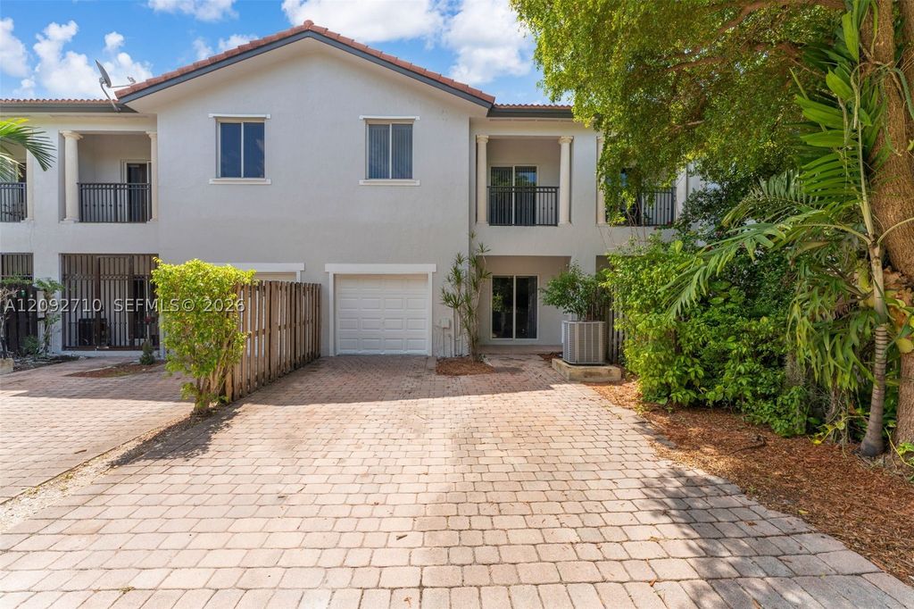 11245 SW 231st Ln, Miami, FL 33170