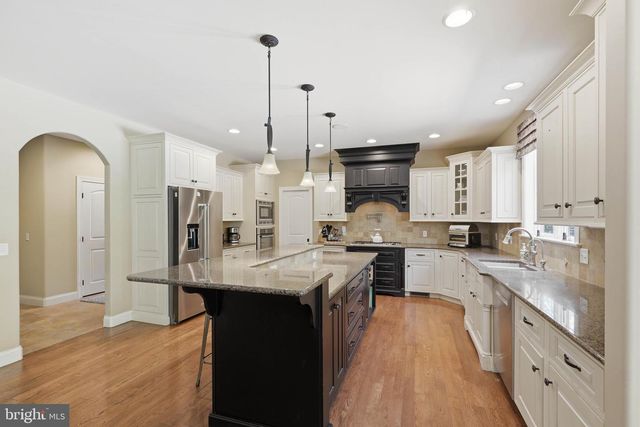 1392 FOX HILL DR, Palmyra, PA 17078
