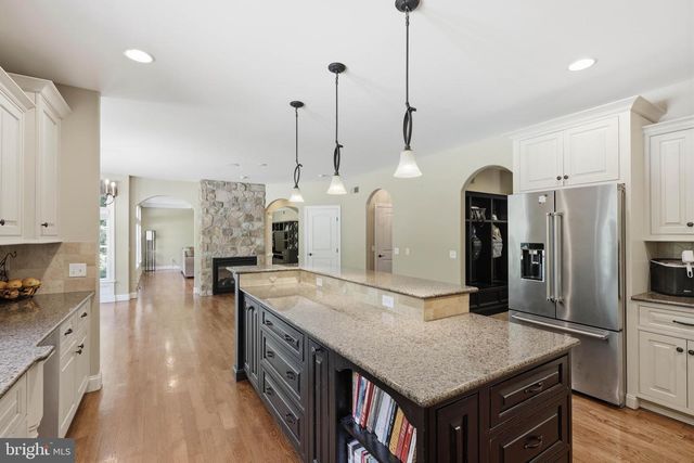 1392 FOX HILL DR, Palmyra, PA 17078