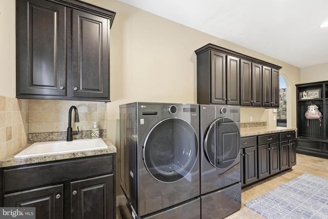1392 FOX HILL DR, Palmyra, PA 17078
