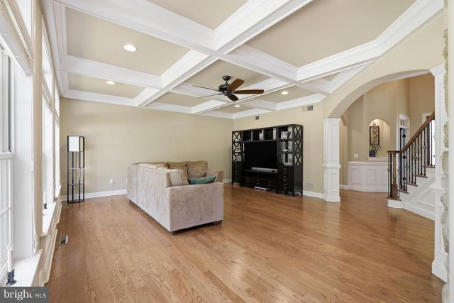 1392 FOX HILL DR, Palmyra, PA 17078