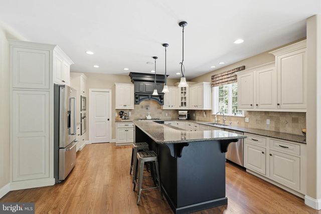 1392 FOX HILL DR, Palmyra, PA 17078