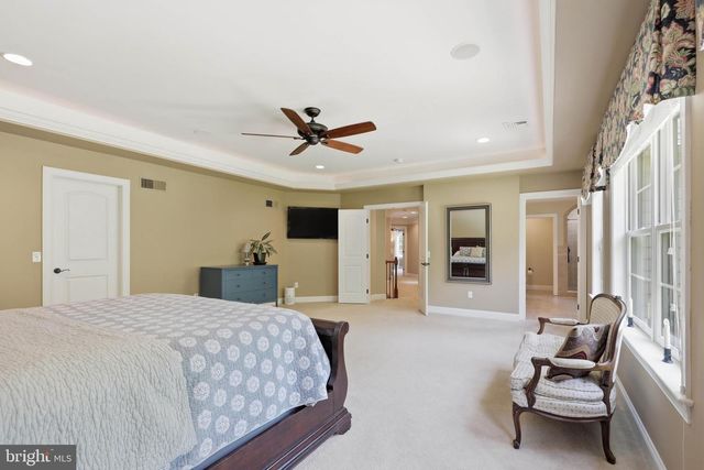1392 FOX HILL DR, Palmyra, PA 17078