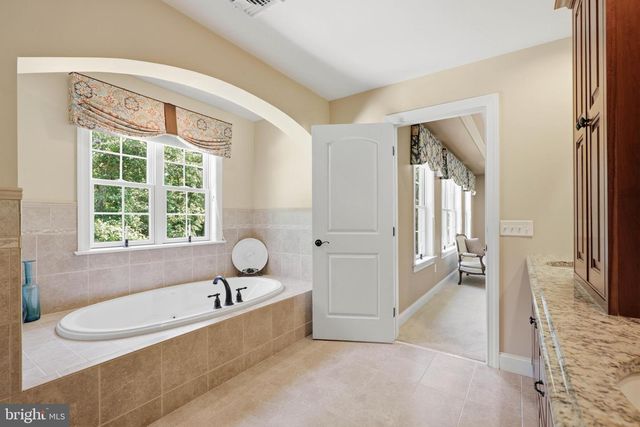 1392 FOX HILL DR, Palmyra, PA 17078