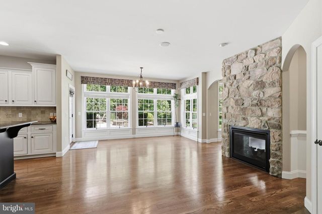 1392 FOX HILL DR, Palmyra, PA 17078