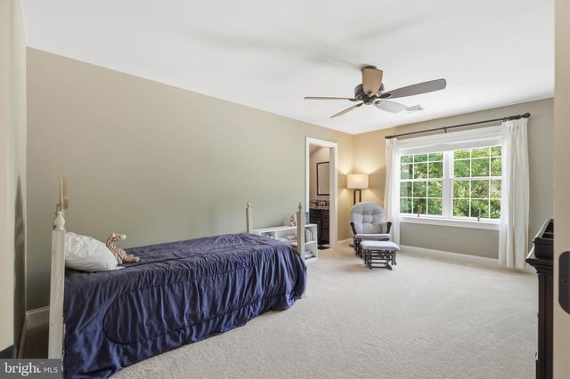 1392 FOX HILL DR, Palmyra, PA 17078