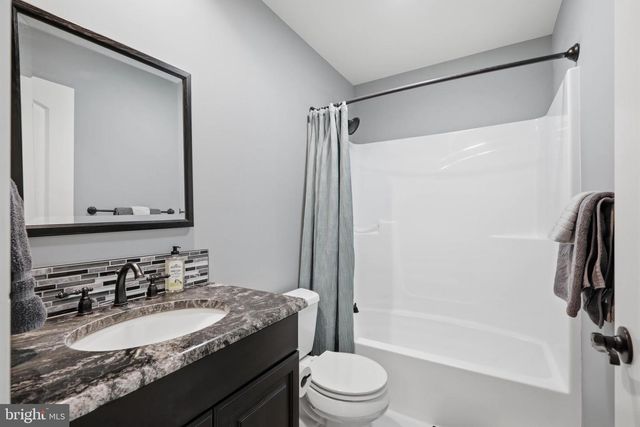 1392 FOX HILL DR, Palmyra, PA 17078