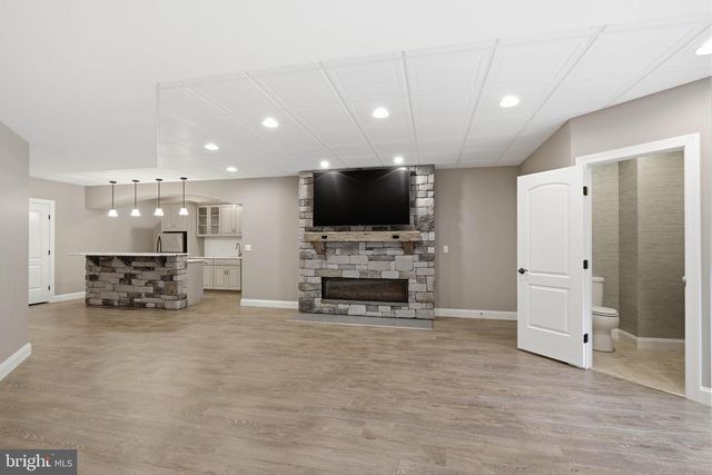 1392 FOX HILL DR, Palmyra, PA 17078