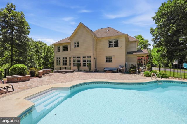 1392 FOX HILL DR, Palmyra, PA 17078