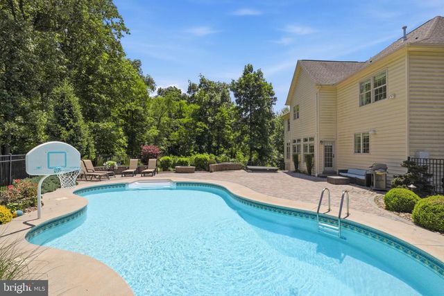 1392 FOX HILL DR, Palmyra, PA 17078