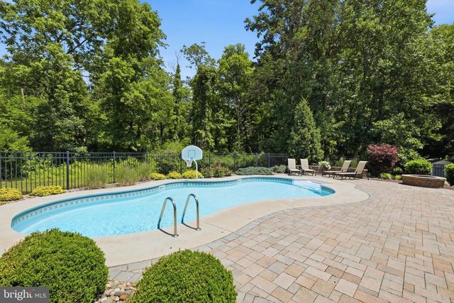 1392 FOX HILL DR, Palmyra, PA 17078