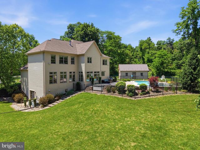 1392 FOX HILL DR, Palmyra, PA 17078