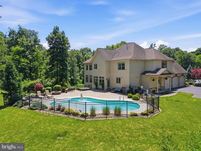 1392 FOX HILL DR, Palmyra, PA 17078