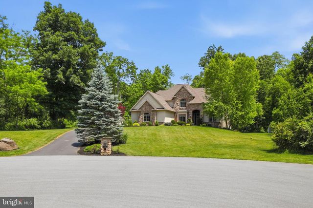 1392 FOX HILL DR, Palmyra, PA 17078