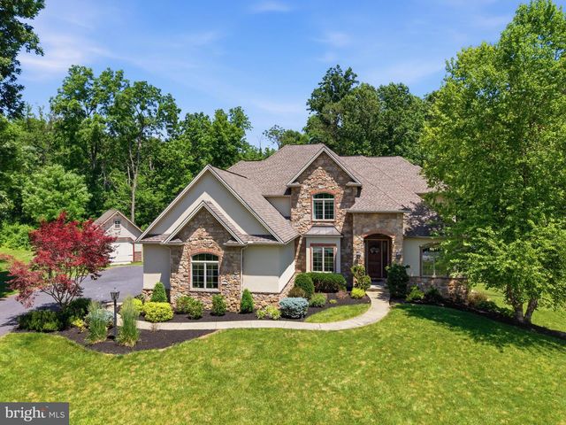 1392 FOX HILL DR, Palmyra, PA 17078