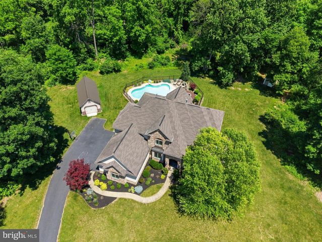 1392 FOX HILL DR, Palmyra, PA 17078