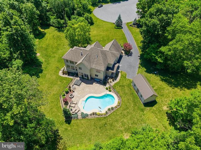 1392 FOX HILL DR, Palmyra, PA 17078