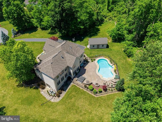 1392 FOX HILL DR, Palmyra, PA 17078