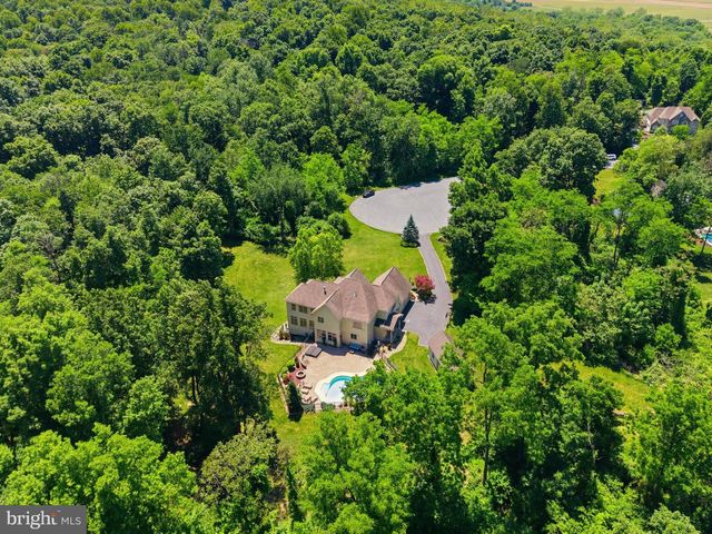 1392 FOX HILL DR, Palmyra, PA 17078