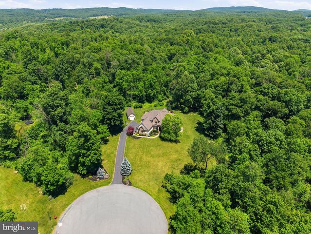 1392 FOX HILL DR, Palmyra, PA 17078