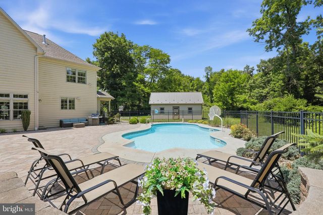 1392 FOX HILL DR, Palmyra, PA 17078