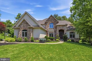 1392 FOX HILL DR, Palmyra, PA 17078