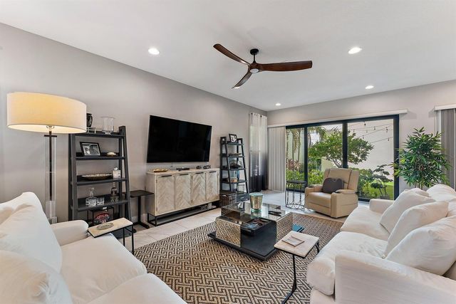 1077 Faulkner Terrace, Palm Beach Gardens, FL 33418