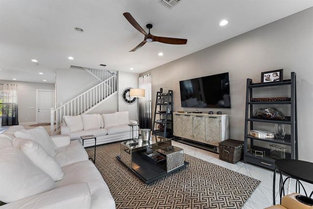 1077 Faulkner Terrace, Palm Beach Gardens, FL 33418