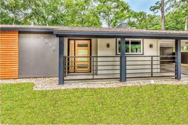 1310 E Red Cedar Circle, The Woodlands, TX 77380