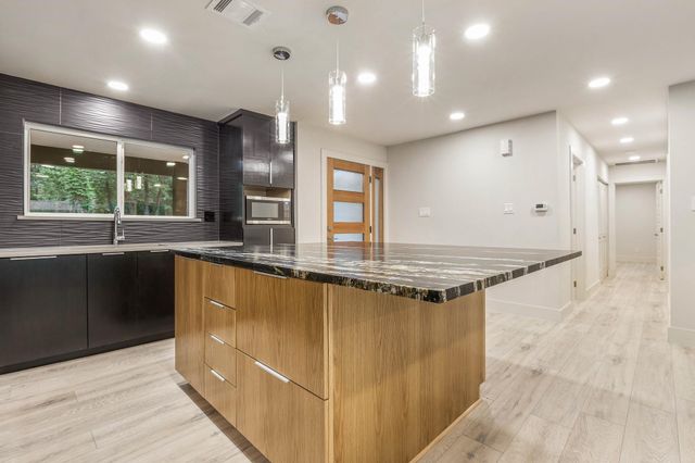 1310 E Red Cedar Circle, The Woodlands, TX 77380
