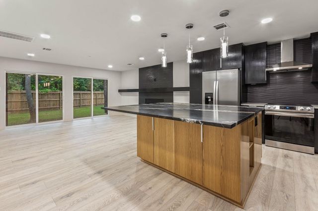 1310 E Red Cedar Circle, The Woodlands, TX 77380