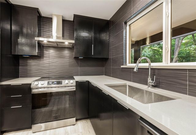 1310 E Red Cedar Circle, The Woodlands, TX 77380