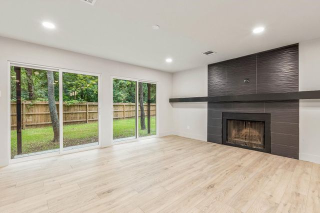 1310 E Red Cedar Circle, The Woodlands, TX 77380