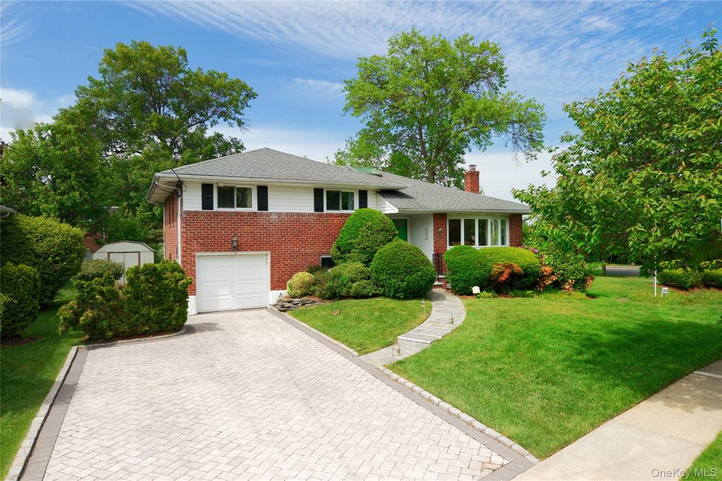 354 Terrace Avenue, Garden City, NY 11530