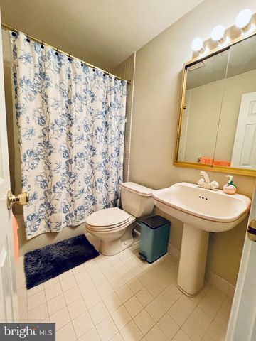 171 BARLEY SHEAF DR, Norristown, PA 19403