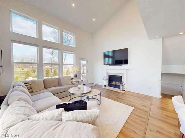 8215 Mustang Lane, Mentor, OH 44060