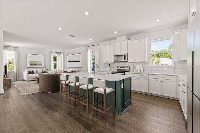 410 W PARIS STREET, Tampa, FL 33604