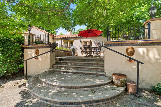 1655 E Walnut Street, Springfield, MO 65802
