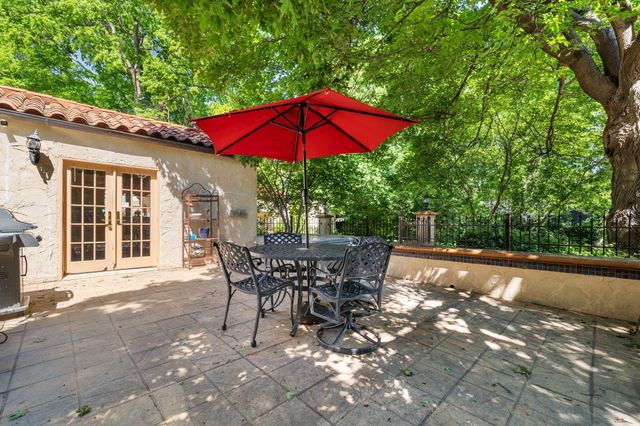 1655 E Walnut Street, Springfield, MO 65802