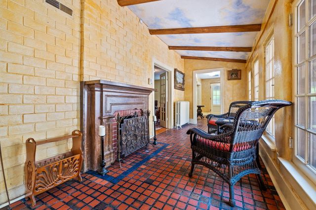 1655 E Walnut Street, Springfield, MO 65802