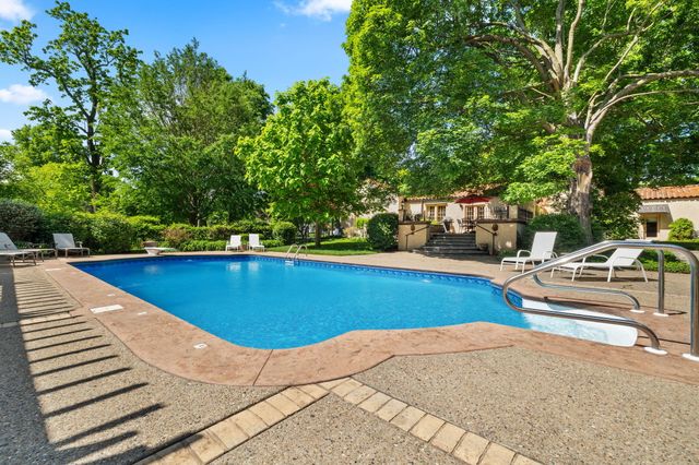 1655 E Walnut Street, Springfield, MO 65802