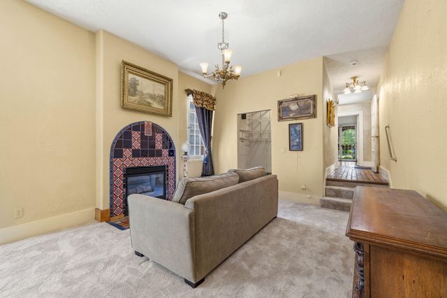 1655 E Walnut Street, Springfield, MO 65802