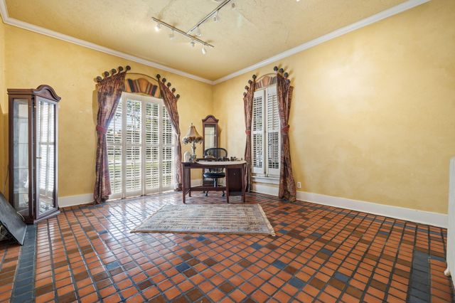 1655 E Walnut Street, Springfield, MO 65802