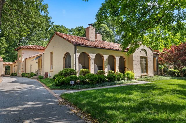 1655 E Walnut Street, Springfield, MO 65802