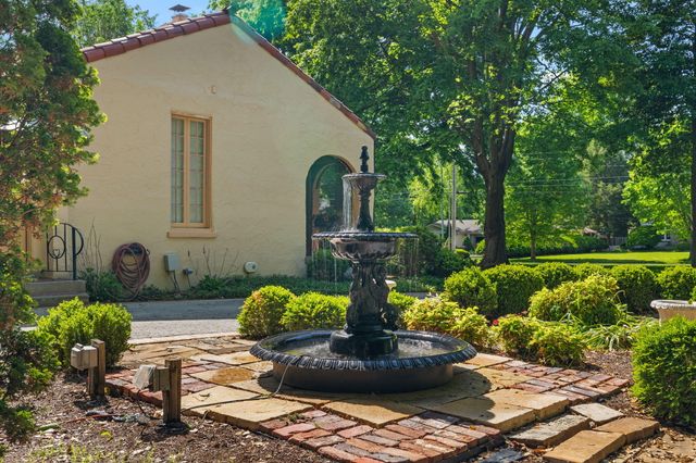 1655 E Walnut Street, Springfield, MO 65802